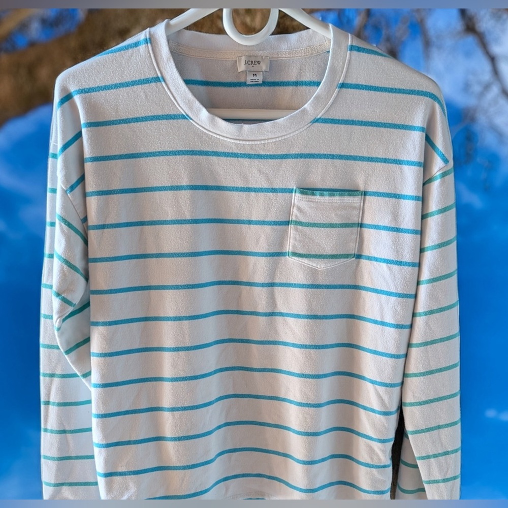 JCrew women’s Crewneck top
Medium white with blue and gray stripes